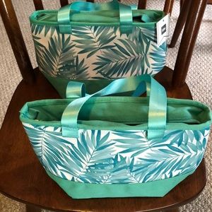 Twin pack of insulated lunch totes